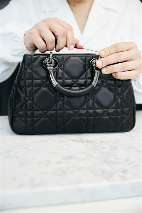 making of the lady dior hanbag|An Inside Look at the Making of the New Dior Lady 95.22 Bag.